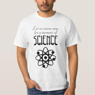 Gelassen uns während eines Momentes des T-Shirt