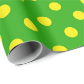 Gelb auf grünem Polka-Punkte-Musterdesign Geschenkpapier (Rolleneckpunkt)
