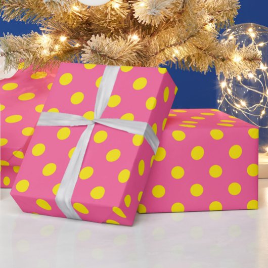 Gelb auf rosa Polka Dots Design Geschenkpapier
