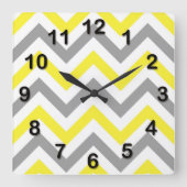 Gelb, dunkelgrau, großes Zickzack ZigZag-Muster Quadratische Wanduhr (Vorderseite)