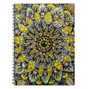 Gelb-grünes Mandala-Design mit der Hand gezeichnet Notizblock