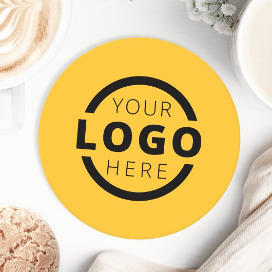Gelb markiertes Logo für Werbeaktionen Runder Pappuntersetzer