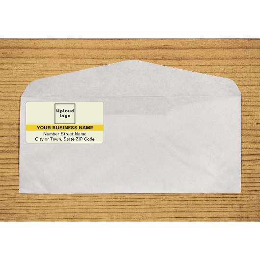 Gelb mit hervorgehobenem Markennamen-Versandschild