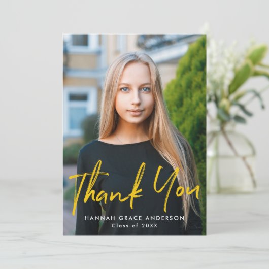 Gelb | Moderner Brush Script Foto Abschluss Dankeskarte (Stehend Vorderseite)