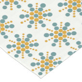 Gelb-Ocker und graublau gepunktete Sterne auf weiß Kurzer Tischläufer (Ecke)