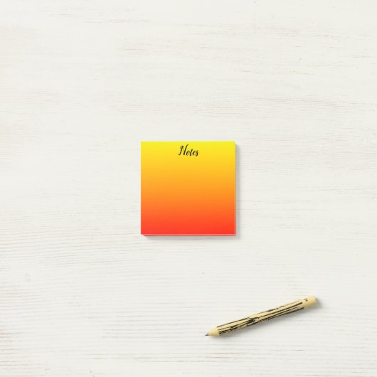Gelb, orange und rot post-it klebezettel (Auf Schreibtisch)