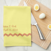 Gelb-orangees RicRac Monogramm-Tee-Geschirrtuch Handtuch (Viertel Falte)