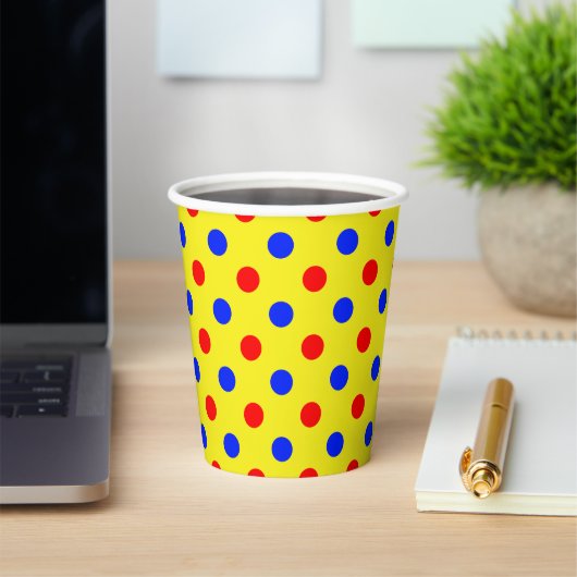 Gelb Rot Blau Punkte Design Pappbecher (InSitu)