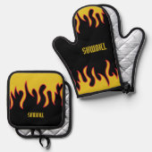 Gelb, Rot und Schwarze Flammen Personalisiert Ofenhandschuh & Topflappen-Set (Vorderseite/Rückseite)
