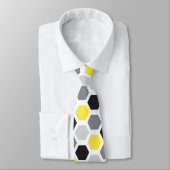 Gelb, Schwarz und Grau-Hexagon-Muster Männer Krawatte (Gebunden)