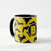 Gelb & Schwarze Fledermäuse Halloween Tasse (Vorderseite Links)