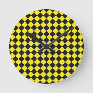 Gelb schwarzes Schachbrett-Diamantmuster Runde Wanduhr