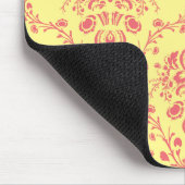 Gelb und Cranberry-Rosa Damast Mousepad (Ecke)