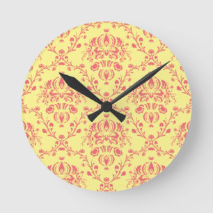 Gelb und Cranberry-Rosa Damast Runde Wanduhr