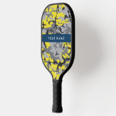 Gelb und Grau Camouflage Ihr Name personalisieren Pickleball Schläger (Links)