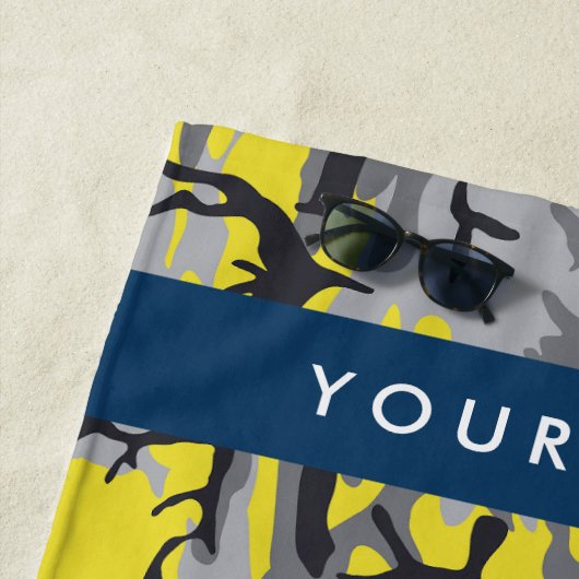 Gelb und Grau Camouflage Ihr Name personalisieren Strandtuch (Beispiel)