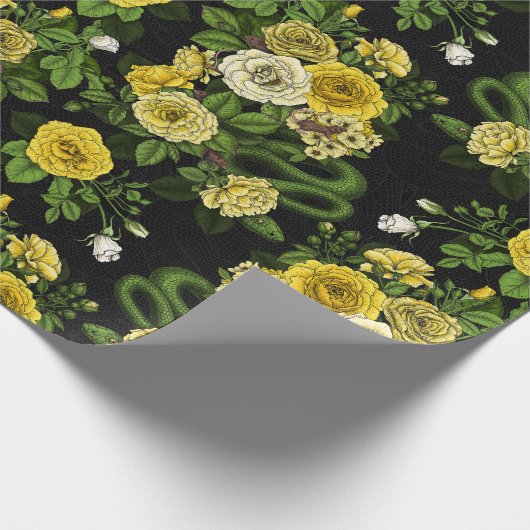 Gelb und grün versteckt in den Rose Geschenkpapier (Ecke)