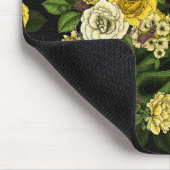 Gelb und grün versteckt in den Rose Mousepad (Ecke)