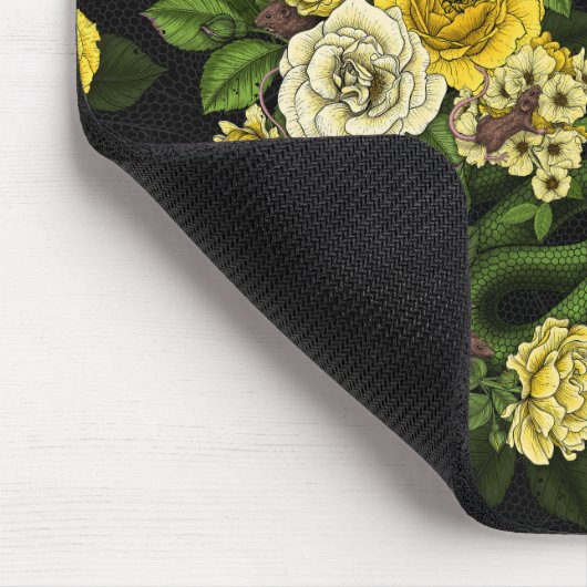 Gelb und grün versteckt in den Rose Mousepad (Ecke)