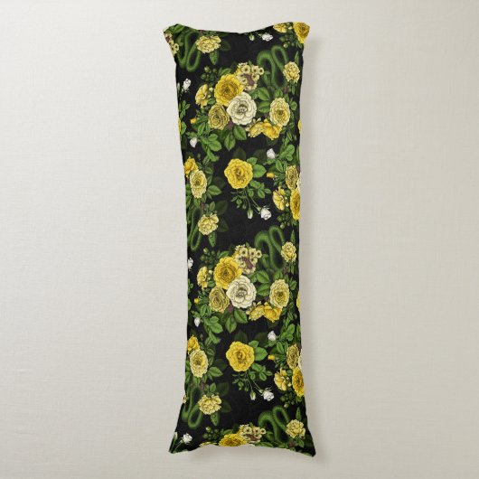 Gelb und grün versteckt in den Rose Seitenschläferkissen (Vorderseite Vertikal)