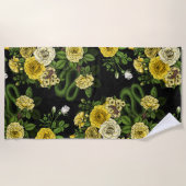 Gelb und grün versteckt in den Rose Strandtuch (Vorderseite)