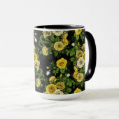 Gelb und grün versteckt in den Rose Tasse (VorderseiteRechts)