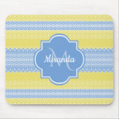 Gelb- und hellblauer Strick mit Monogramm Mousepad (Vorne)
