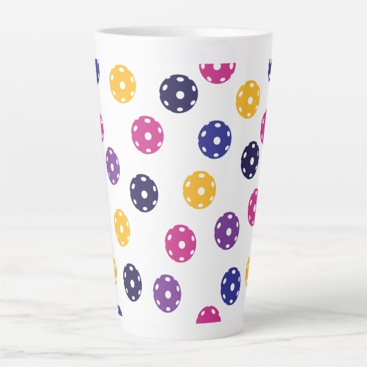 💛 Gelb und 💜 lila Pickleballs auf weißem Grund Milchtasse (Vorderseite)