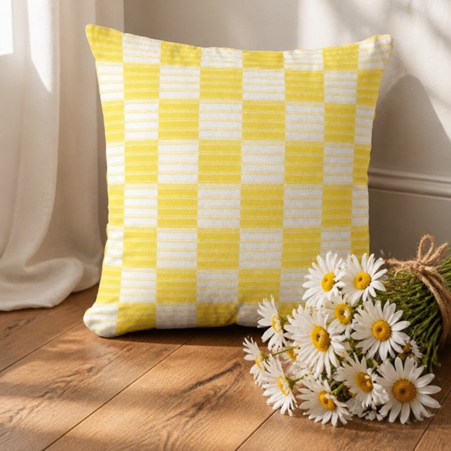 Gelb-weiß gestreiftes Patchwork Kissen (Von Creator hochgeladen)