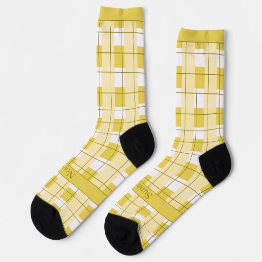 Gelb-weiß kariert, Text am Fuß Socken (Linkes Detail)