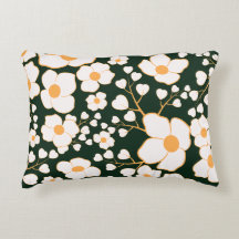 Gelb zentrierte weiße Blume und grüner Hintergrund