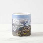 Gelbbbellische Marmot-Gazing in den Rocky Mountain Kaffeetasse (Mittel)