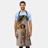 Gelbbikini-Frau stehend auf Braunziegelflur Schürze (Getragen)