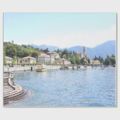 GELBBOOT IN DER NÄHE DES GEBÄUDE FESTGELEGT GESCHENKPAPIER (Flach)