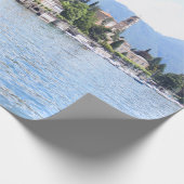 GELBBOOT IN DER NÄHE DES GEBÄUDE FESTGELEGT GESCHENKPAPIER (Ecke)