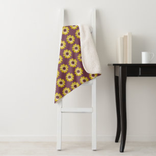 Gelbe afrikanische Daisy-Blumenmuster auf Lila Sherpadecke