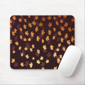 Gelbe Ahornschicht auf dunkelrot Mousepad (Mit Mouse)