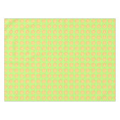 Gelbe Ananas in Scheiben auf grünen Tischdecken (Vorderseite (Horizontal))