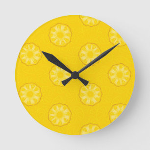 Gelbe Ananas schneidet Muster Runde Wanduhr