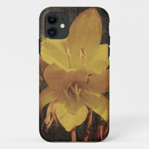 Gelbe asiatische Lilie auf altem, ramponiertem Lei Case-Mate iPhone Hülle