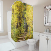 Gelbe Baumstraße // Wandern im Herbst Duschvorhang (Beispiel)