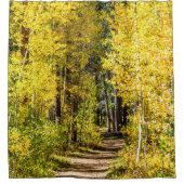 Gelbe Baumstraße // Wandern im Herbst Duschvorhang (Vorderseite)