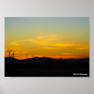Gelbe Berglandschaft bei Sonnenuntergang Poster