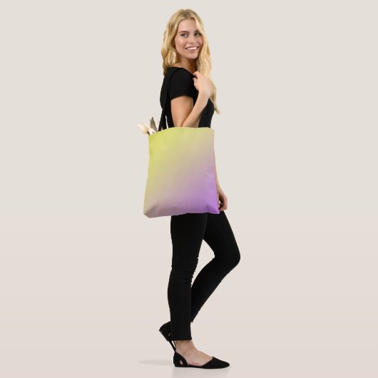Gelbe bis Lila Farbblockleuchte Tasche (Am Model)