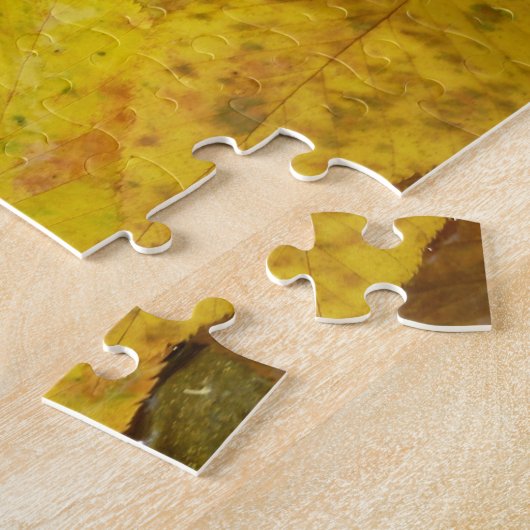 Gelbe Blätter in Stream Puzzle (Seite)