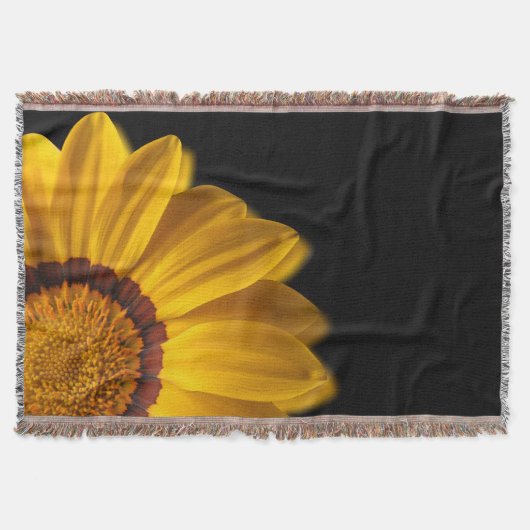Gelbe Blume auf schwarzem Hintergrund Decke (Vorderseite)
