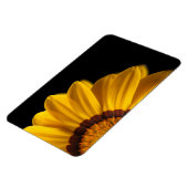 Gelbe Blume auf schwarzem Hintergrund Magnet (Linke Seite)