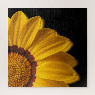 Gelbe Blume auf schwarzem Hintergrund Puzzle