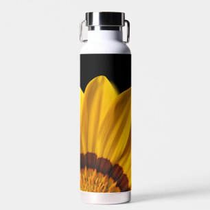 Gelbe Blume auf schwarzem Hintergrund Trinkflasche