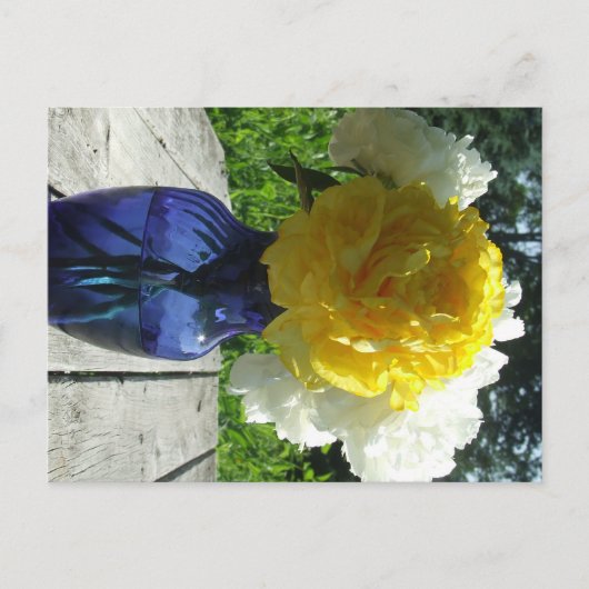 Gelbe Blume der Peonie in Blauer Vase Postkarte (Vorderseite)